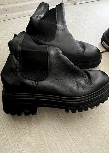 Siyah Deri Platform Topuklu Kadın Bot