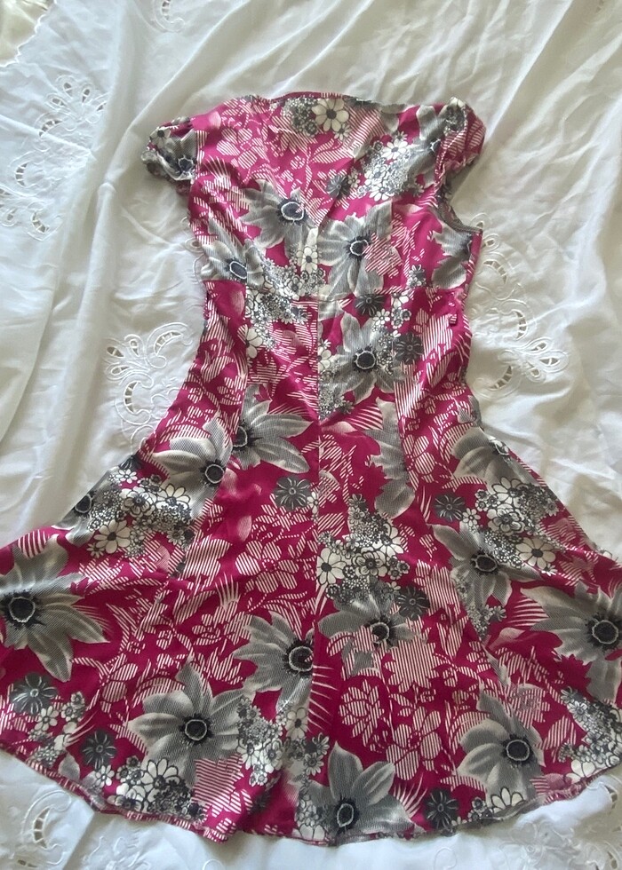 Kaçırmayın derim bu fiyata elbise yok sıfır gibiElbise tertemiz - Görsel 4