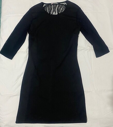 SIRT DETAYLI MODEL ELBİSE