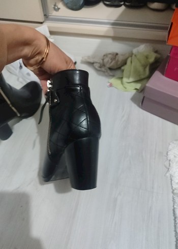 39 Beden Siyah Deri Kadın Topuklu Bot