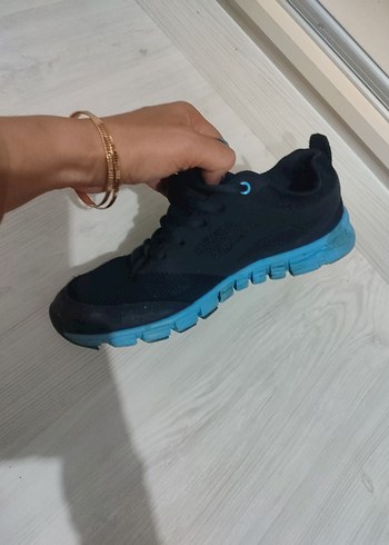 38 Beden Siyah Bağcıklı Kadın Spor Ayakkabı