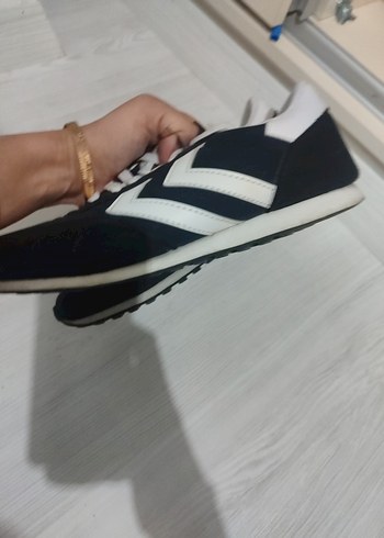 Hummel Siyah Beyaz Kadın Spor Ayakkabı