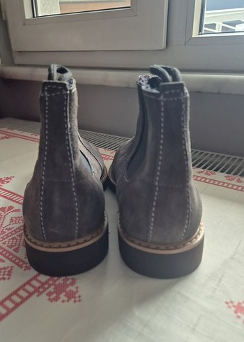 Gri Erkek Bot - Görsel 2