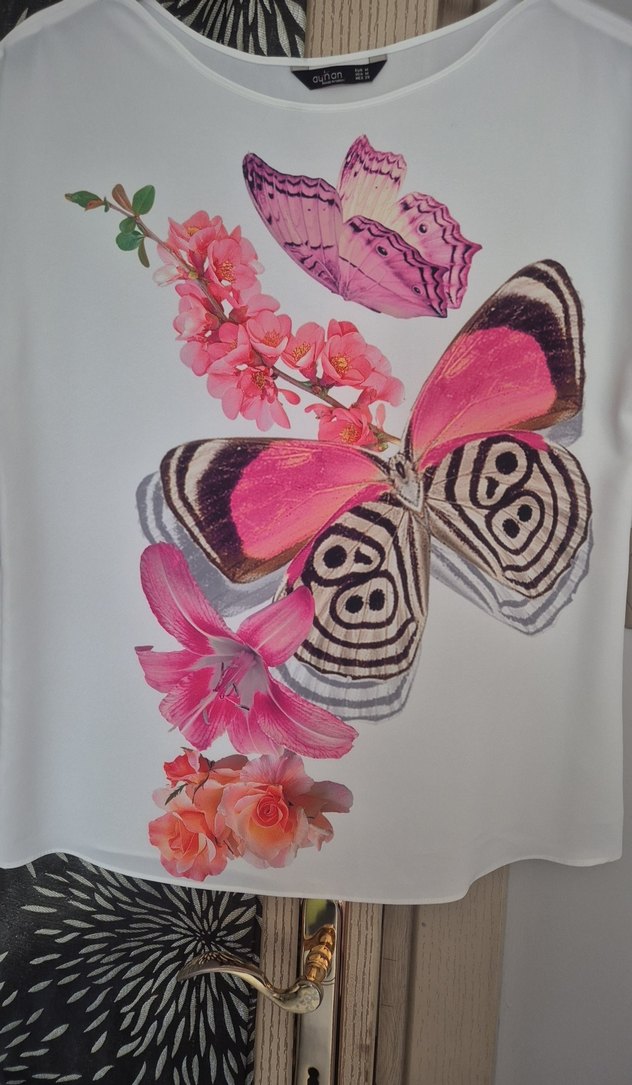 Beyaz Kelebek Baskılı Bohem Kadın Tişört - Görsel 3