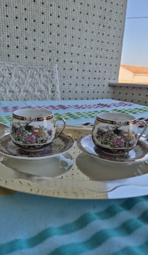 Çiçek ve Tavuskuşu Desenli Seramik Fincan - Görsel 2