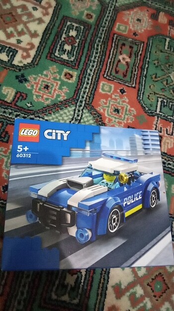  Orjınal LEGO marka polis City 2 adet vardir