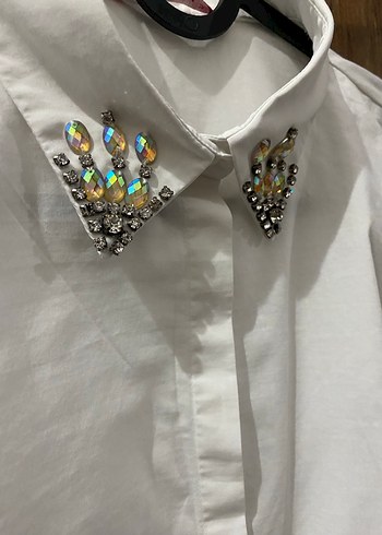 Nakışlı taşlı Yaka Detaylı Beyaz Kadın Gömlek - Görsel 2