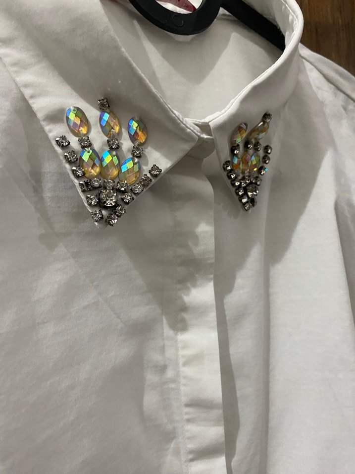 Nakışlı taşlı Yaka Detaylı Beyaz Kadın Gömlek - Görsel 2