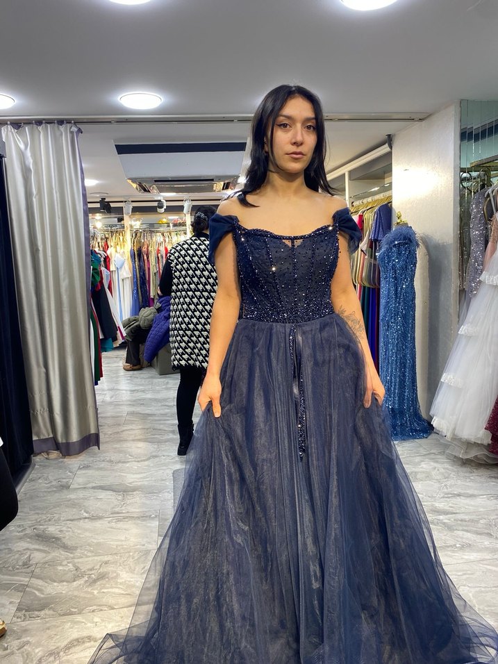 Straplez Lacivert Payetli Uzun Abiye Elbise - Görsel 3