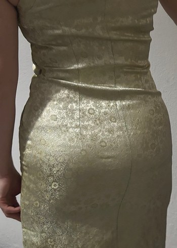 Altın Renkli Dantel Detaylı Midi Abiye Elbise - Görsel 2