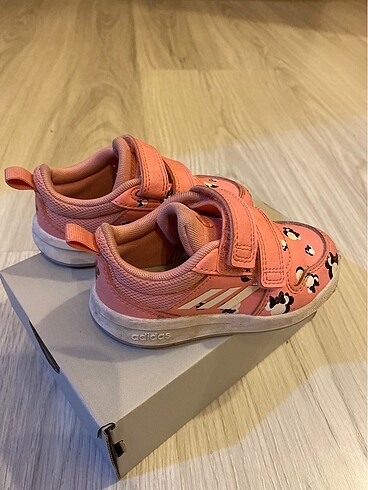 23 Beden Adidas spor ayakkabı