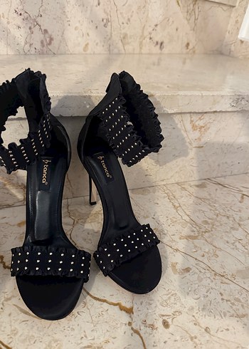 36 Beden Sivri Topuklu Siyah Fırfırlı Gotik Kadın Ayakkabı Kemal tanca
