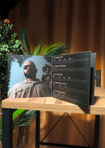 İndigo - Sokak Köpeği Dönem Baskı - Görsel 6