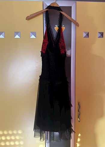 Kırmızı Siyah Dantel Detaylı Gotik Midi Elbise - Görsel 4