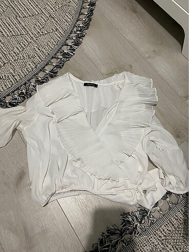 Gömlek beyaz fırfırlı zara