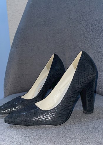 Siyah Yılan Derisi Desenli Stiletto Topuklu Ayakkabı - Görsel 3