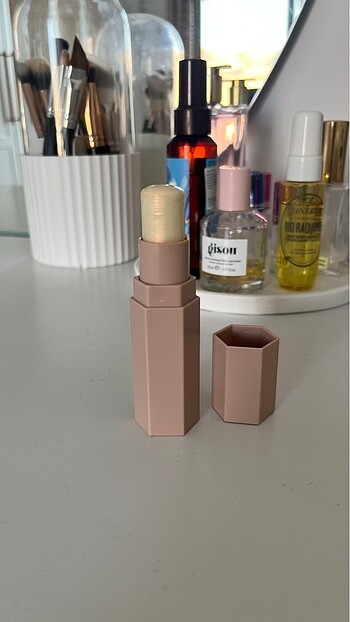 Fenty beauty highlighter