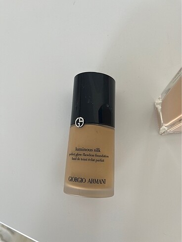 Armani Armani fondöten