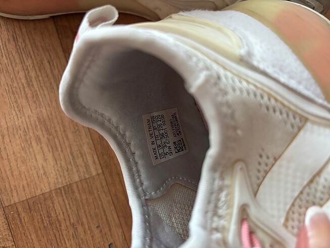 36 Beden beyaz Renk Adidas ayakkabı