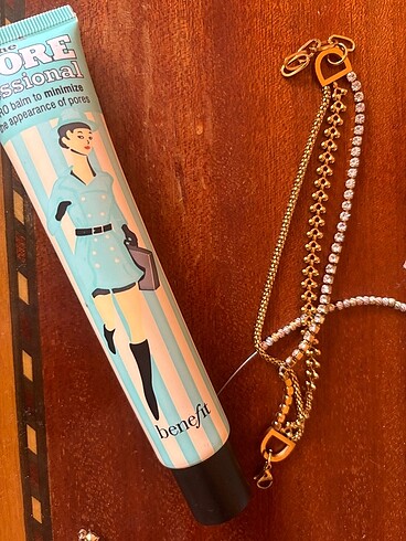 Benefit Benefit kapatıcı