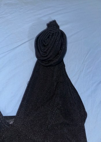 Siyah Gül Detaylı Parlak Kumaş Body - Görsel 2