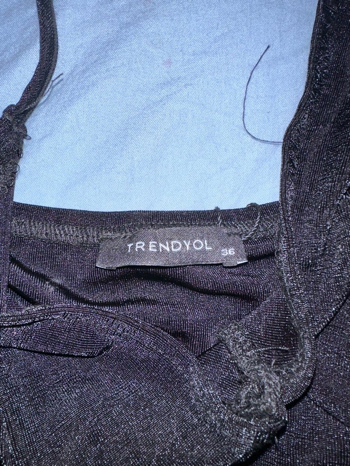 Siyah Gül Detaylı Parlak Kumaş Body - Görsel 3