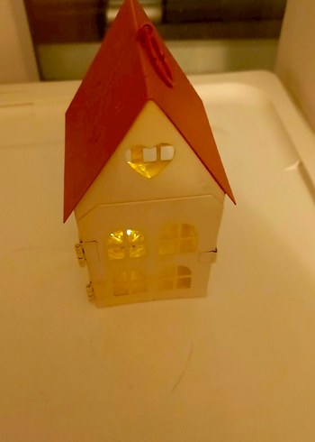 Kırmızı Çatılı Beyaz Ev Şeklinde metal Mumluk - Görsel 2