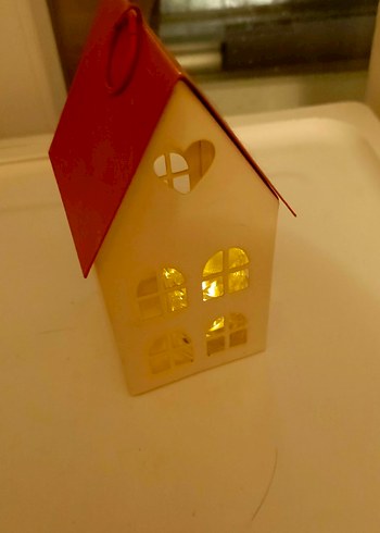 Kırmızı Çatılı Beyaz Ev Şeklinde metal Mumluk - Görsel 4