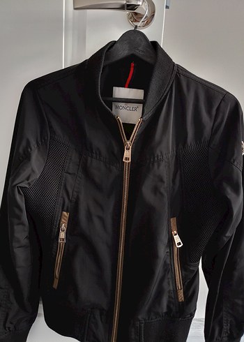 Siyah Moncler Fermuarlı Kadın Mont