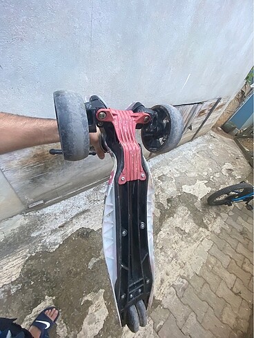  Beden Işıklı scoter marka temsılıdır