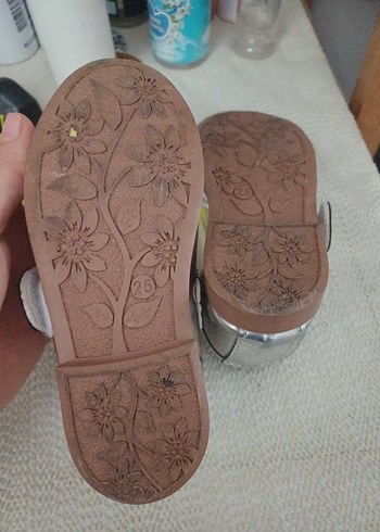 25 Beden Parlak Altın Tokalı Kız Çocuk Babet