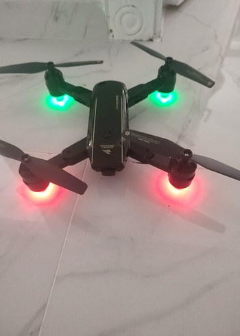 Siyah Katlanabilir Drone ile Aksiyon Kamerası