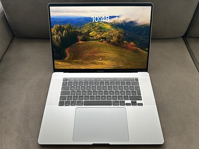 MacBook Pro 16