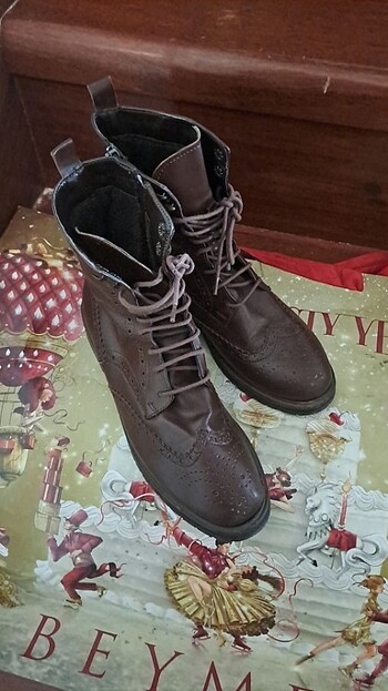 NINE WEST KAHVERENGI FERMUARLI YUMUŞACIK DERI BOT