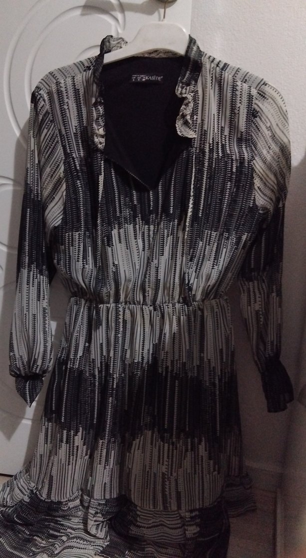 Pilili Siyah Desenli elbise - Görsel 4