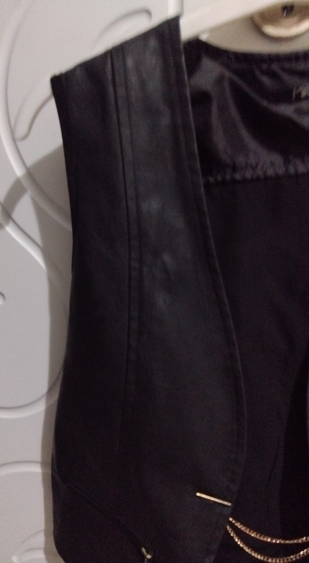 Zincir Detaylı Siyah Deri Kadın Yelek - Görsel 2