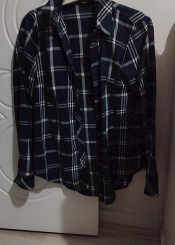 Düğmeli, Uzun Kollu Mavi Kadın Gömlek - Görsel 4