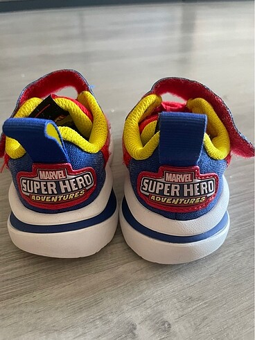 22 Beden Adidas erkek çocuk ayakkabı