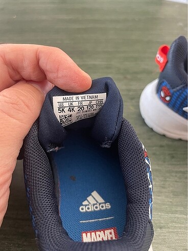 20 Beden Adidas erkek çocuk ayakkabı