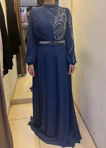 Uzun Kollu, Nakışlı Koyu Mavi Abiye Elbise