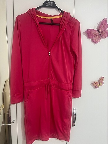 Pembe spor elbise