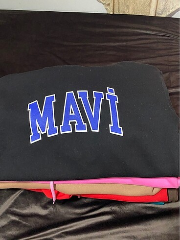 Mavi sweat sıfır bedenleri var