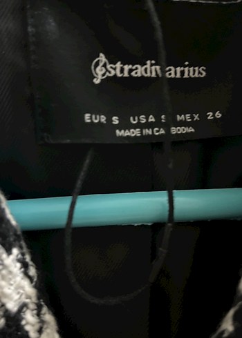Stradivarius Kadın Siyah Beyaz Düğmeli Midi Ceket