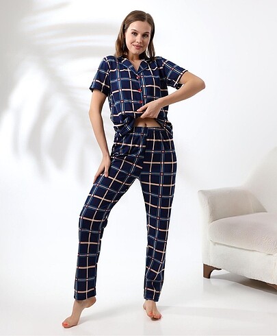 Düğmeli Ekose Desenli Kısa Kollu Kadın Pijama Takımı