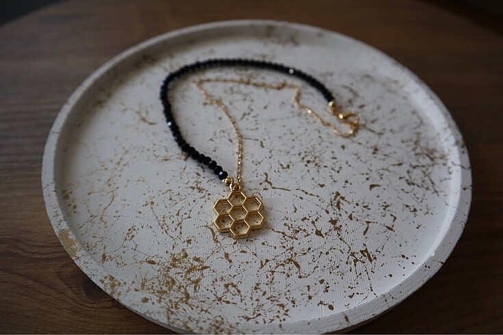 Bal Peteği Siyah Gold Kolye