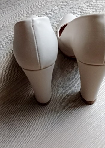 Beyaz Bağcıklı Stiletto Topuklu Kadın Ayakkabı - Görsel 4