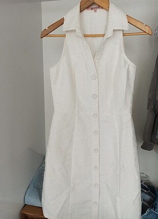 Gömlek yaka beyaz kısa elbise 