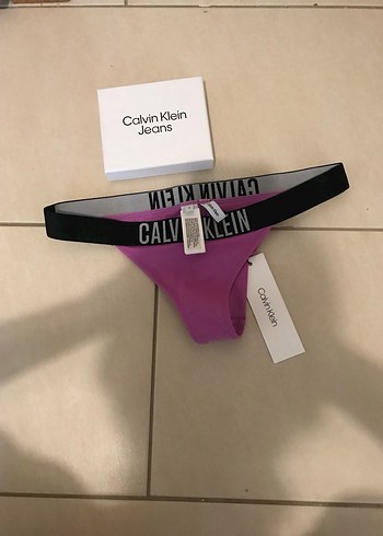 Calvin Klein s