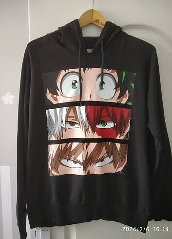 3 ürün fiyatidir.Anime kapşonlu 2 adet sweat 200 tshirt 100 L be - Görsel 2