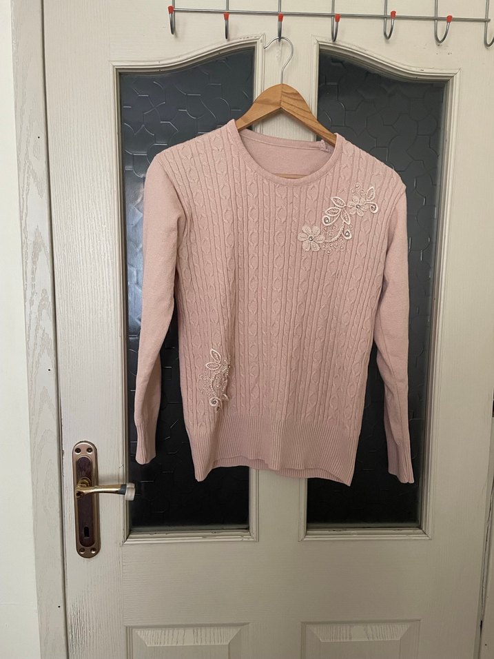 Nakış Detaylı Bej Triko Kazak - Görsel 3